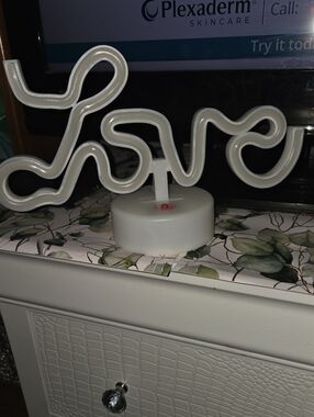 'Love' LED Neon Accent Light -